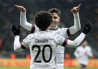 Gnabry e Goretzka foram os caras do jogo para a Alemanha (Foto: AFP)