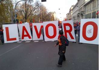 Manifestação de desempregados em Milão, na Itália, em foto de arquivo