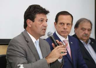 João Doria e o ex-ministro da Saúde, Luiz Henrique Mandetta, durante coletiva do governo de São Paulo em março de 2020