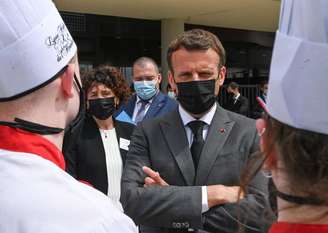 Emmanuel Macron em visita a Tain-l'Hermitage, no departamento de Drôme