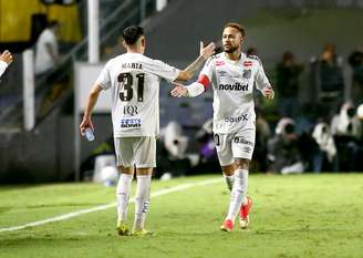 Neymar comemora gol do Santos na vitória contra o Red Bull Bragantino na Vila Belmiro