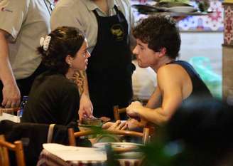Shawn Mendes e Bruna Marquezine jantam juntos no Rio de Janeiro