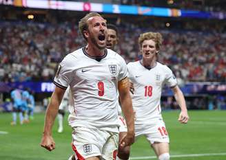 Harry Kane comemorando um dos gols da virada da Inglaterra 