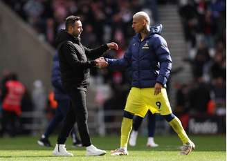 Roberto De Zerbi aperta a mão de Richarlison mas não conta com o atacante –
