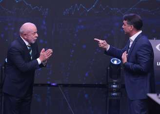 Lula e Flávio Bolsonaro em debate da Band, no dia 18.