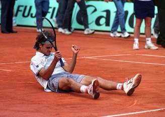 <p>Gustavo Kuerten lembrou conquista de Roland Garros em 2001 (foto) em lançamento no PR</p>