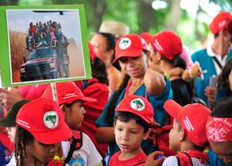 <p>Crianças do MST, durante protesto em Brasília por melhor educação</p>