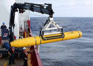 O Bluefin 21 foi colocado no Oceano Índico para começar a vasculhar o fundo do mar em busca de vestígios do voo MH370