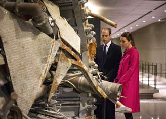 William e sua esposa Kate depositaram flores nesta terça-feira no memorial do 11 de setembro em Nova York