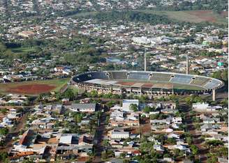 <p>Estádio Olímpico, a 499 km de Curitiba, recebeu melhorias no ano passado</p>