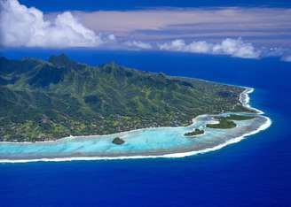 Vista de uma das ilhas do arquipélago Cook.