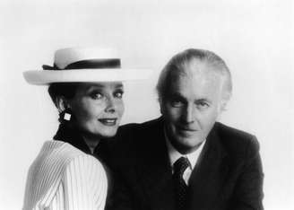 Retrato de Audrey Hepburn e Hubert De Givenchy em meados dos anos 80.