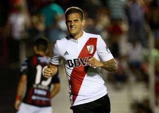 O volante Bruno Zuculini em campo pelo River Plate