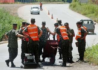 Obras federais em trecho da BR-381 em João Monlevade (MG) 
13/04/2005
REUTERS/Washington Alves