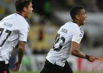Athletico-PR derrotou o Fluminense por 2 a 1, de virada, no jogo de encerramento da 26ª rodada do Campeonato Brasileiro