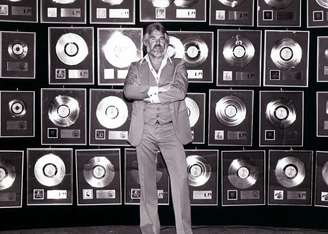 O astro da música country Kenny Rogers morreu na noite de sexta-feira, 20, aos 81 anos