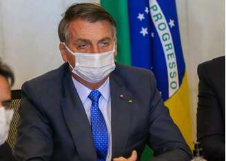 Jair Bolsonaro insiste em discurso mentiroso sobre urnas eletrônicas