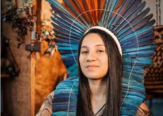 Samela Sateré Mawé, 26, é uma jovem ativista ambiental e uma das principais representantes da nova geração do movimento indígena no Brasil