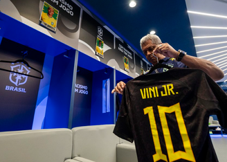 Camisa usada pelo atacante da Seleção Brasileira, Vini Jr.