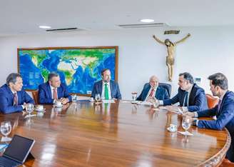 Lula (PT) recebeu presidente do Senado, Rodrigo Pacheco (PSD) e o presidente da ALMG, Tadeu Leite (MDB-MG), em reunião que também contou com a presença dos ministros Alexandre Silveira, Rui Costa e Fernando Haddad