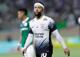 Memphis Depay (Corinthians) durante jogo contra o Palmeiras, no dia 12.04.2025 