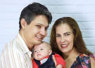 Beatriz e Éder são pais do Caio