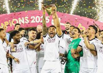 Paulo Otavio levanta troféu de título no Catar
