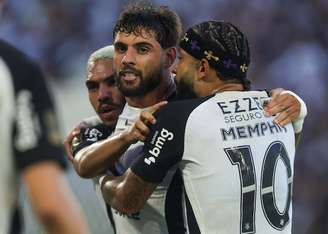 Yuri Alberto celebra gol do Corinthians sobre o Vasco, no Maracanã.