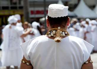 Adornos na cabeça e roupas brancas como símbolo de pureza são alguns dos elementos de religiões afro-brasileiras influenciados pelo islamismo, dizem pesquisadores