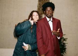 A atriz Zendaya e o compositor Labrinth em foto de bastidores da série 'Euphoria'