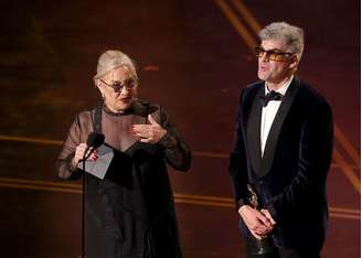 Tamara Deverell e Shane Vieau receberam a estatueta da categoria de Melhor Design de Produção pelo filme 'Frankenstein'