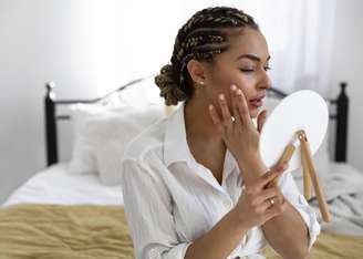 Especialista recomenda produtos hidratantes para proteger a pele durante o outono