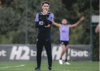 Eduardo Domínguez comanda o treino do Atlético –
