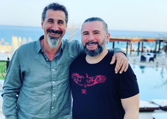 Serj Tankian diz que colega de System Of A Down é “ex-Trumpista”
