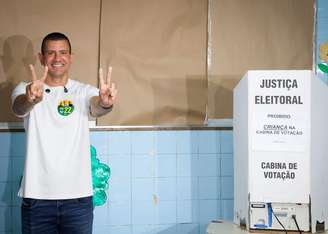 O ex-prefeito do Rio enfrentará Douglas Ruas (foto) na etapa final da corrida eleitoral