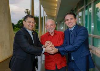 Presidente da República, Luiz Inácio Lula da Silva, se encontra com presidente do Senado, Davi Alcolumbre, e presidente da Câmara dos deputados, Hugo Motta, no Palácio da Alvorada