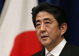 Recém-eleito primeiro-ministro, Shinzo Abe, é visto durante coletiva de imprensa em Tóquio. Os reatores nucleares ociosos do Japão vão ser religados gradualmente sob o governo de Abe, conforme as unidades forem recebendo o sinal verde da Autoridade de Regulação Nuclear do país, afirmou o jornal Nikkei. 26/12/2012