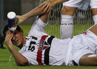 Paulo Henrique Ganso sangrou muito após bater com a cabeça no poste