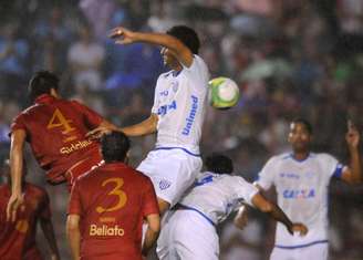 Catarinenses venceram com gol de Paulo Sérgio
