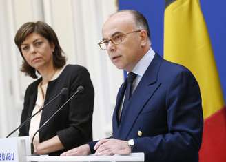 <p>O ministro do Interior francês, Bernard Cazeneuve, informou que há suspeitas de que os frandeses detidos teriam ajudado a recrutar voluntários para redes radicais islâmicas na Síria. Na foto, ele participa de coletiva de imprensa, em Paris, em 1º de junho</p><p> </p>