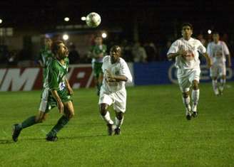 
                        
                        
                    Última vez que Santos e Gama se enfrentaram foi justamente em 2002 (Foto: Tony Winston)