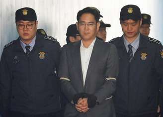 Em foto de arquivo, herdeiro do Grupo Samsung, Jay Y. Lee, chega em tribunal em Seul, Coreia do Sul
7/4/2017 REUTERS/Kim Hong-Ji 