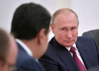 Presidente russo, Vladimir Putin, em conversa com Nicolás Maduro, em Moscou
25/09/2019
Sputnik/Alexei Druzhinin/Kremlin via REUTERS  