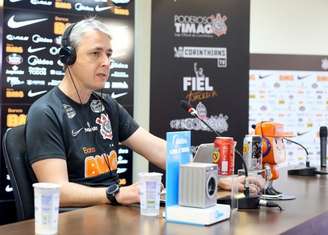 Tiago Nunes concedeu entrevista coletiva na manhã desta quarta-feira (Foto: Rodrigo Coca/Ag. Corinthians)