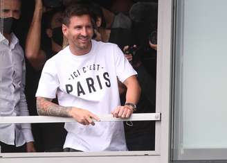Lionel Messi já está em Paris