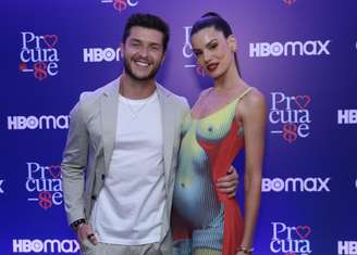 Klebber Toledo e Camila Queiroz 