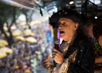 Cantor vai dar início à turnê ’80 Girassóis’ 