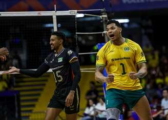 Maique e Darlan celebram ponto do Brasil na Liga das Nações de Vôlei 2026.