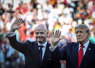 O presidente da Fifa, Gianni Infantino, e o presidente dos Estados Unidos, Donald Trump Argentina durante a final da Copa do Mundo de 2026, no MetLife Stadium