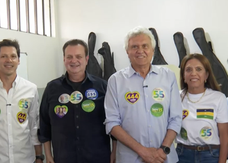Candidato a presidente, Ronaldo Caiado vota em Goiás